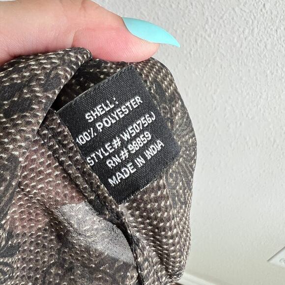 New Walter Baker Lynn Sheer Top Women's XS Button Down Front Black Lace Print - Picture 7 of 7